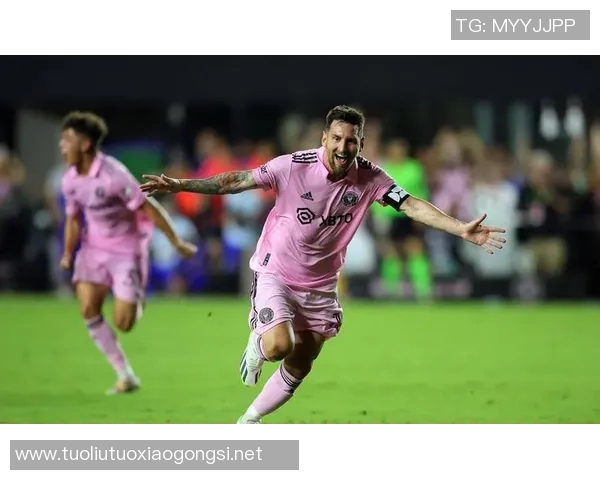 梅西足球技术解析:从控球到突破的全面解析与独特风格剖析